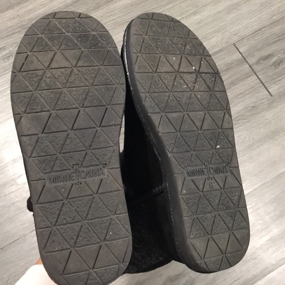 Minnetonka Black Suede and Sheepskin Fur Lined boots size 9 - Picture 11 of 11